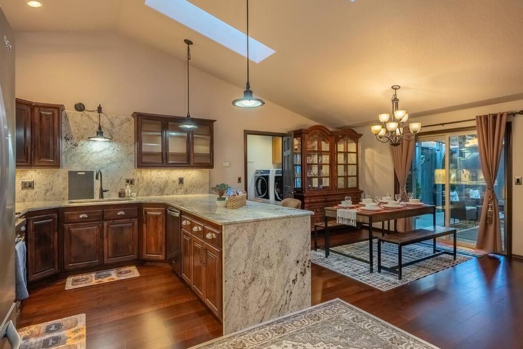 Comfy 4B/2B Home Near Dunes & Ocean! Pet Friendly! フローレンス エクステリア 写真