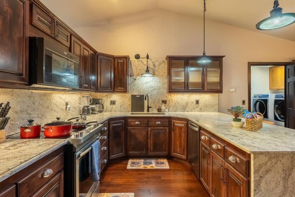 Comfy 4B/2B Home Near Dunes & Ocean! Pet Friendly! フローレンス エクステリア 写真