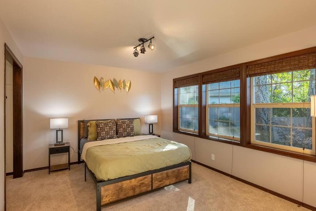 Comfy 4B/2B Home Near Dunes & Ocean! Pet Friendly! フローレンス エクステリア 写真